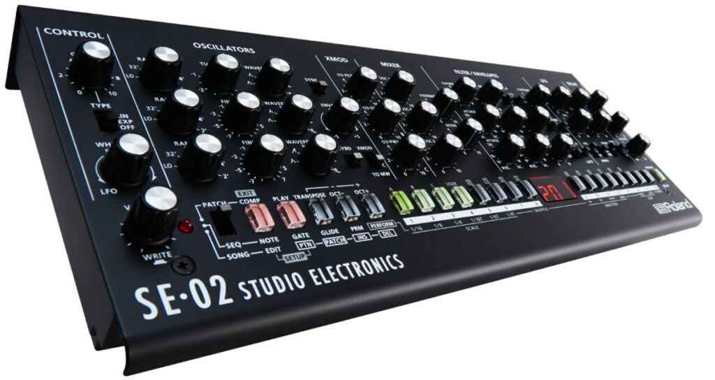 Der Roland SE-02 ist in Kooperation mit Studio Electronics entstanden